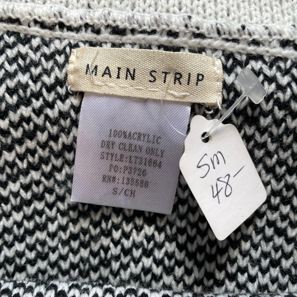 Main Strip Bohemian Crop Black And White Sweater. NWOT. Size Small - Picture 4 of 8